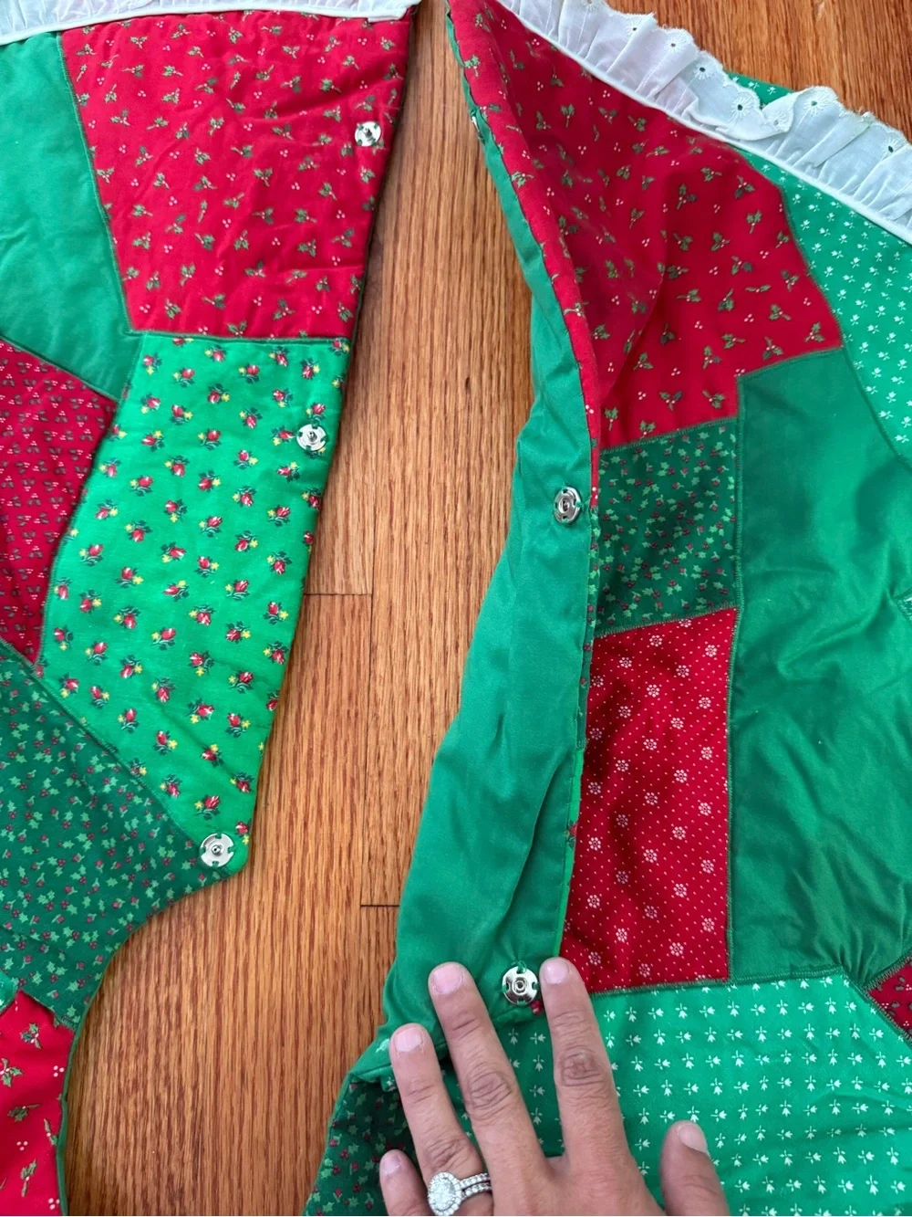 Vintage Handmade Patchwork Quilted Christmas Tree Skirt Ruffled Lace Quilt